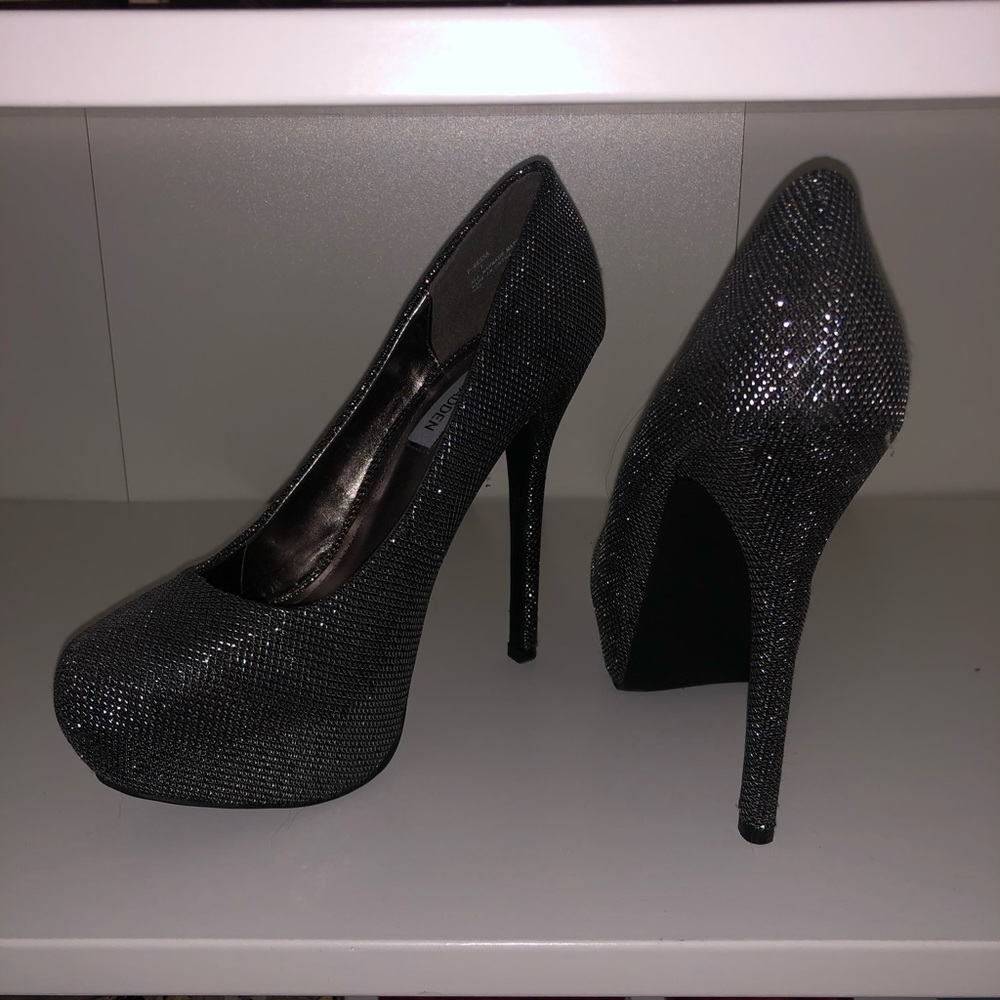 Pumps - Picture 2 of 3